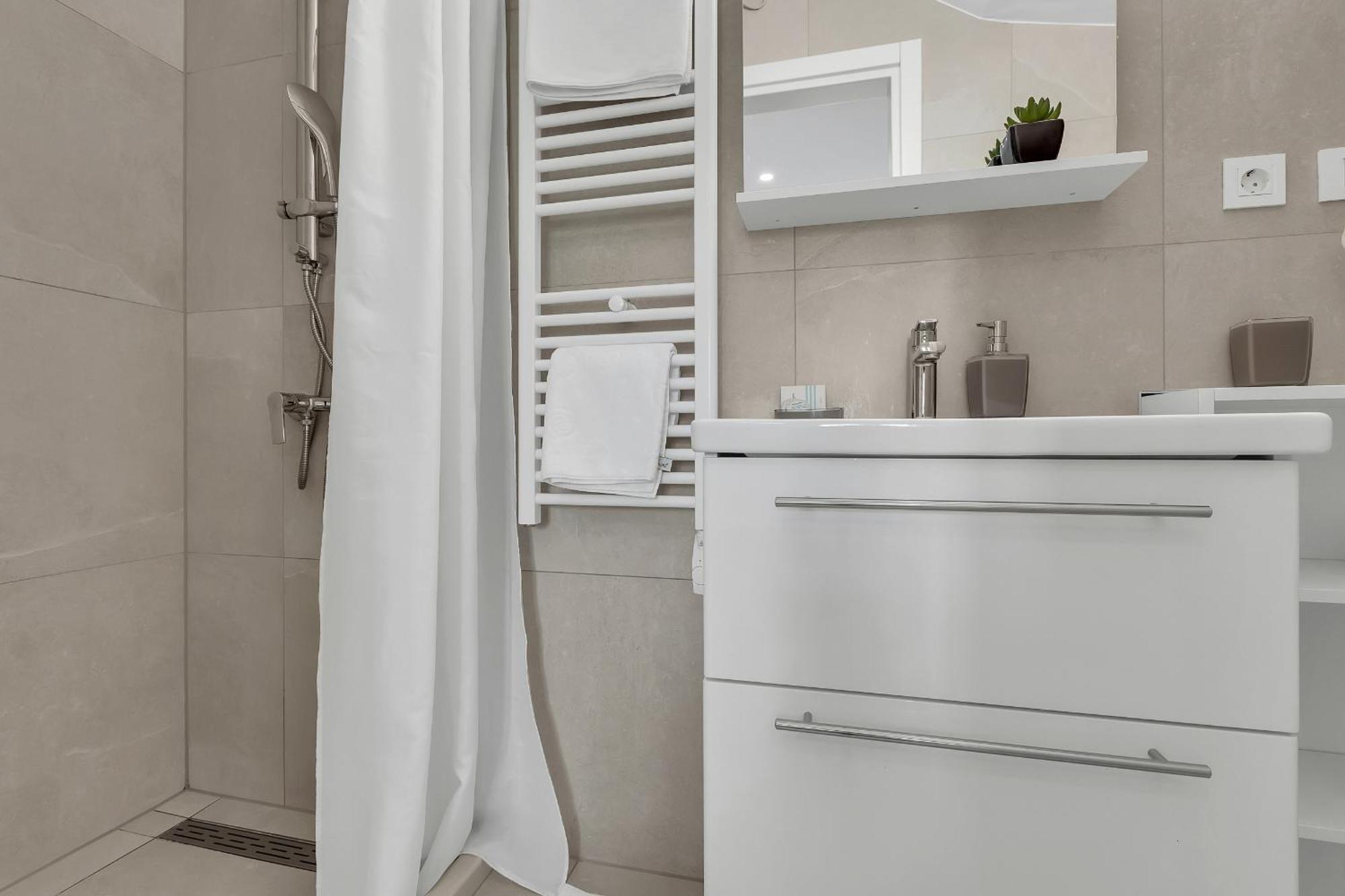 Apartment Dvor Kalalarga Makarska Bagian luar foto