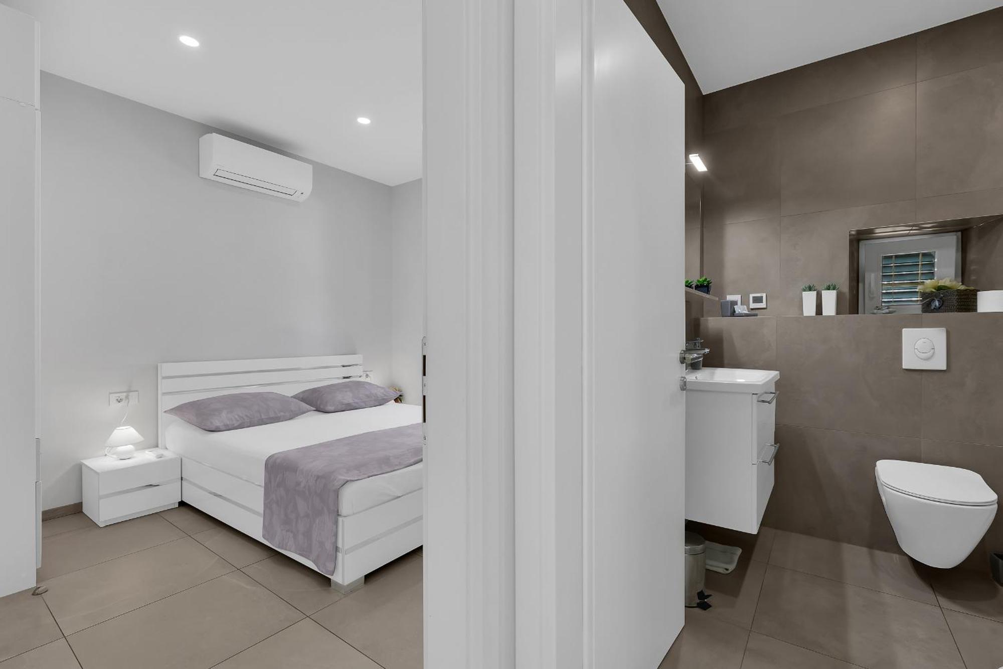 Apartment Dvor Kalalarga Makarska Bagian luar foto